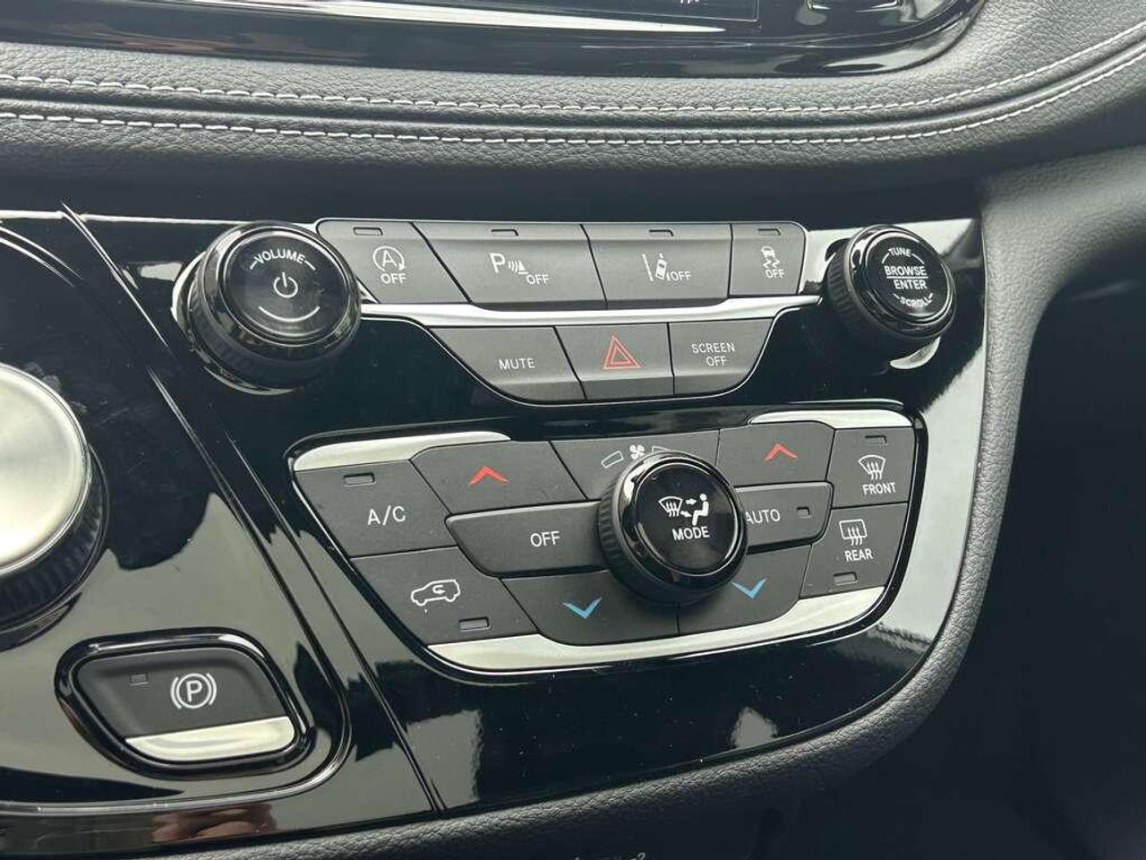 2026 Chrysler Pacifica Select Front-Wheel Drive Passenger Van Photo