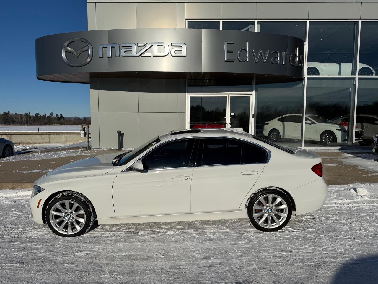 2017 BMW 330 i xDrive 4dr All-Wheel Drive Sedan Photo0