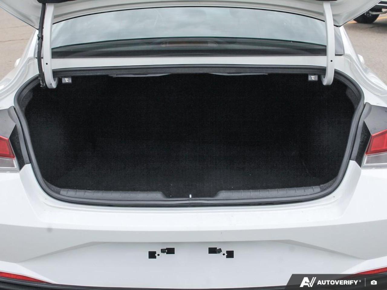 2022 Hyundai Elantra Preferred w/Sun & Tech Pkg 4dr Sedan Photo