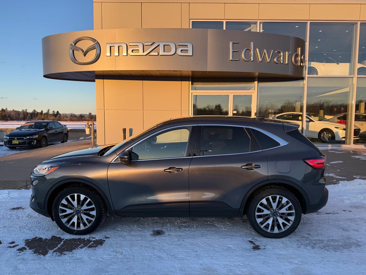 Used 2020 Ford Escape Titanium Hybrid 4dr All-Wheel Drive for sale in Pembroke, ON