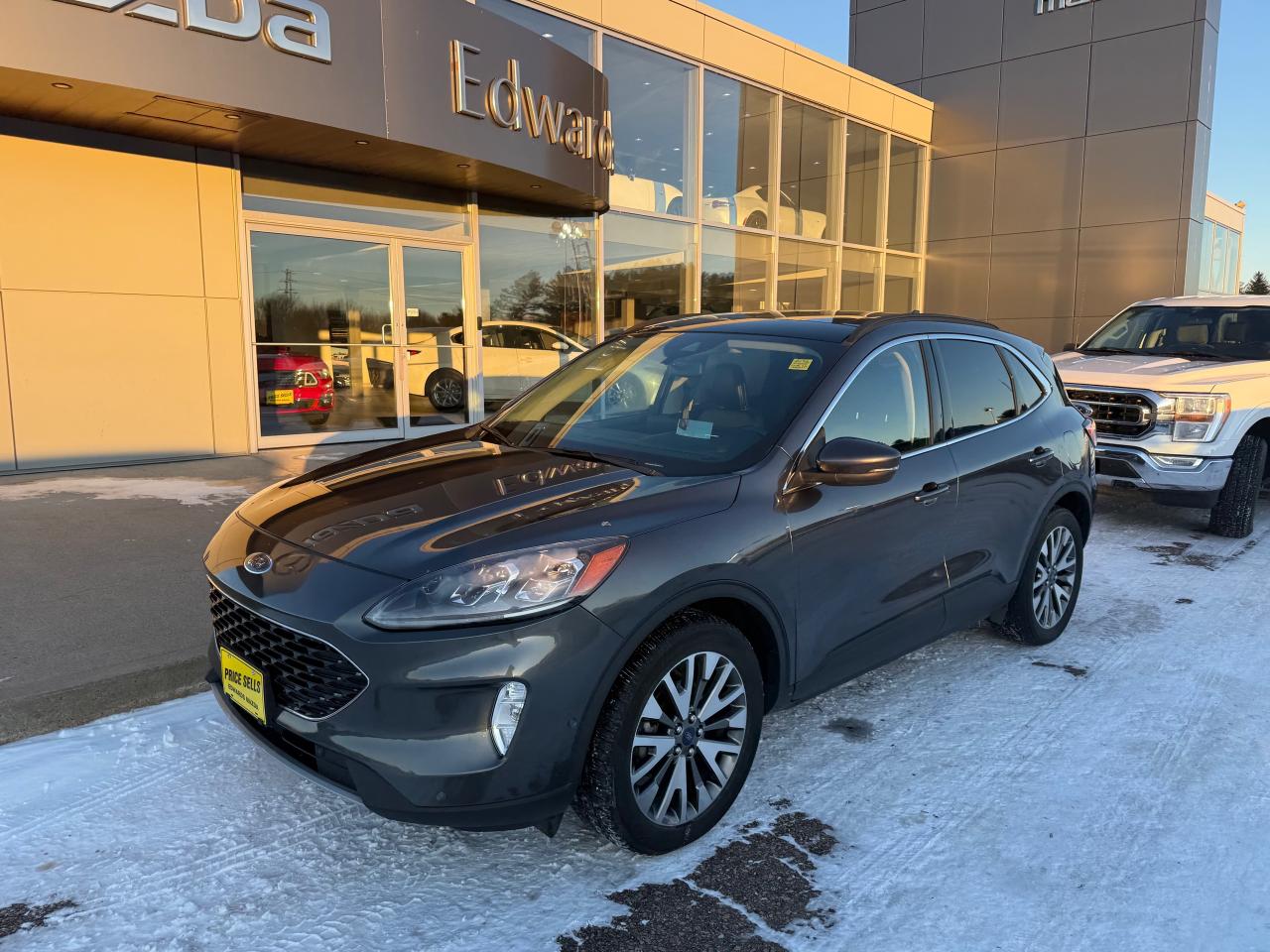 2020 Ford Escape Titanium Hybrid 4dr All-Wheel Drive Photo3