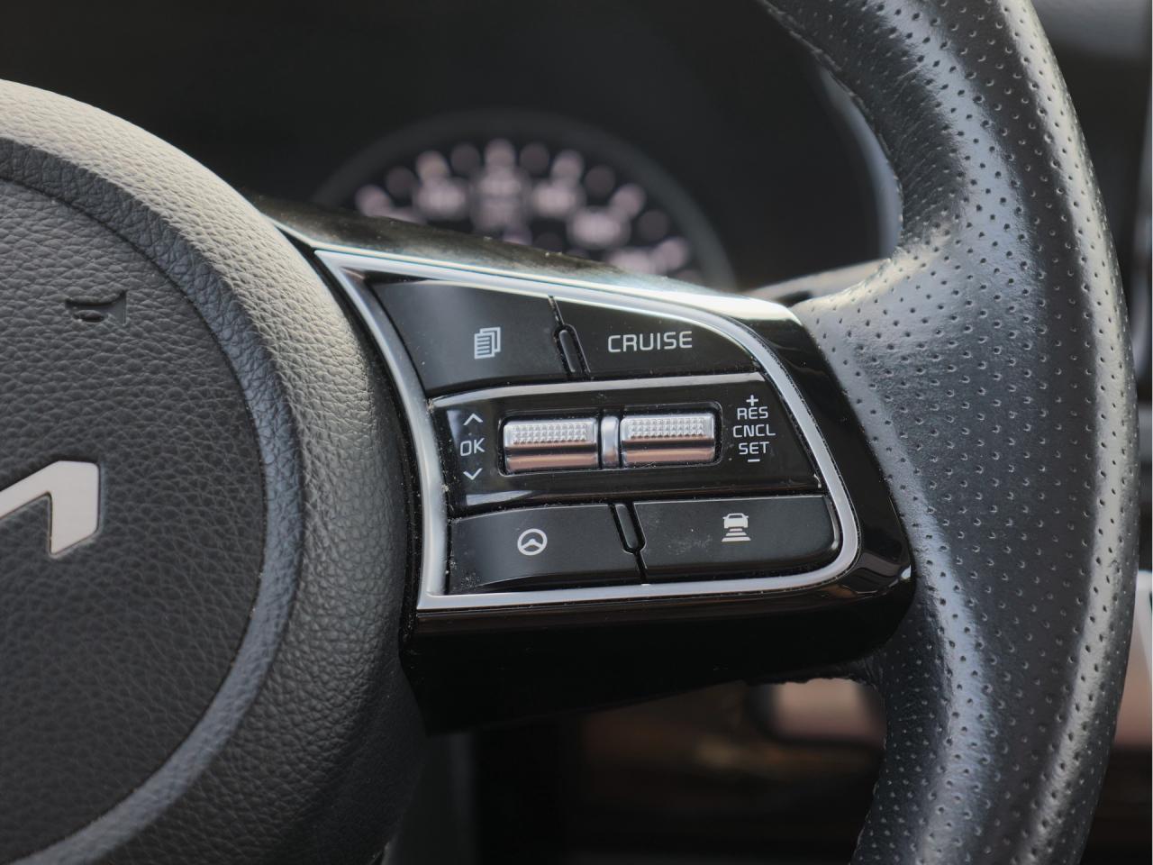 2023 Kia Seltos SX AWD   HUD   Burgundy Leather   Cooled Seat Photo