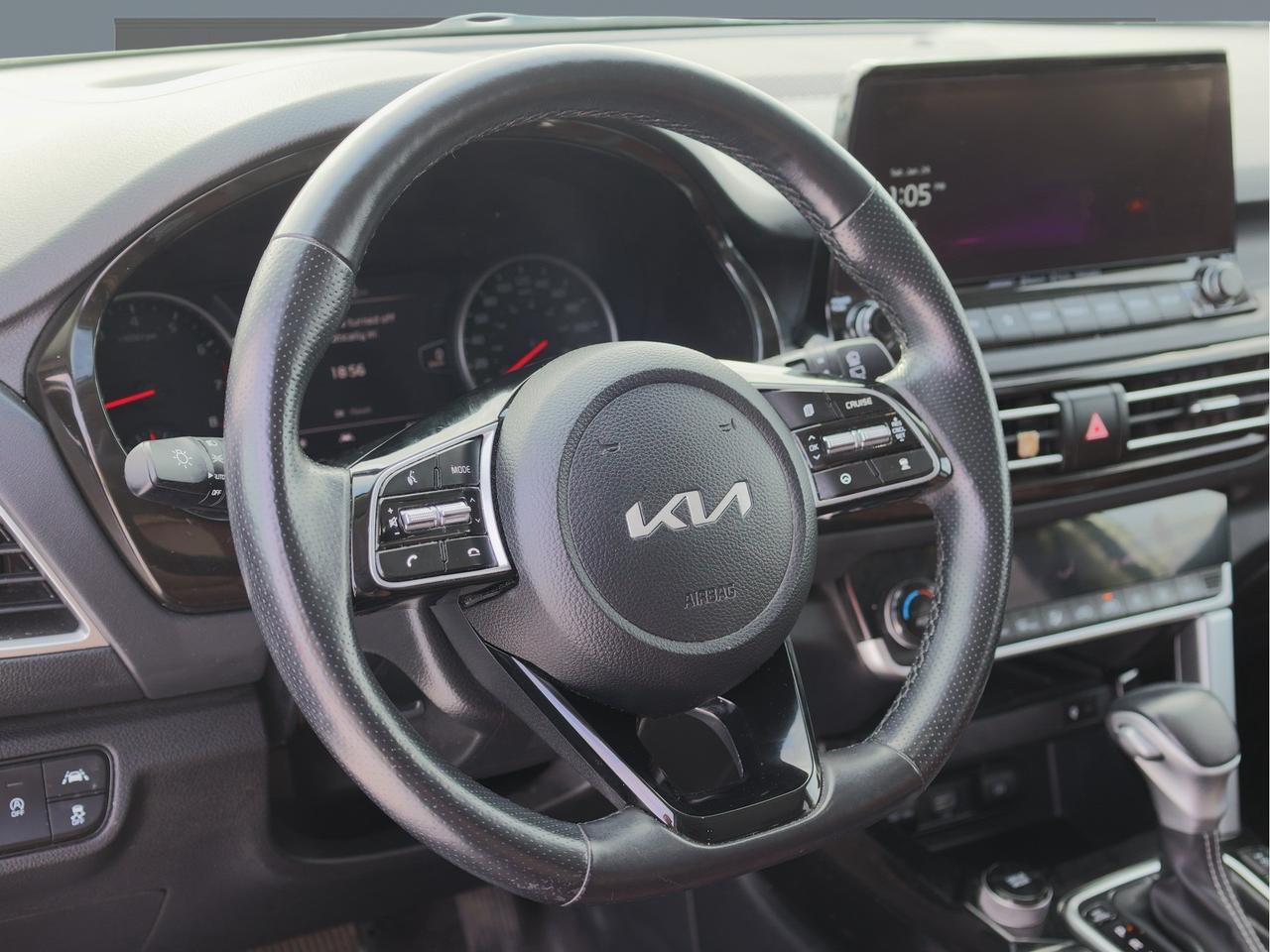 2023 Kia Seltos SX AWD   HUD   Burgundy Leather   Cooled Seat Photo