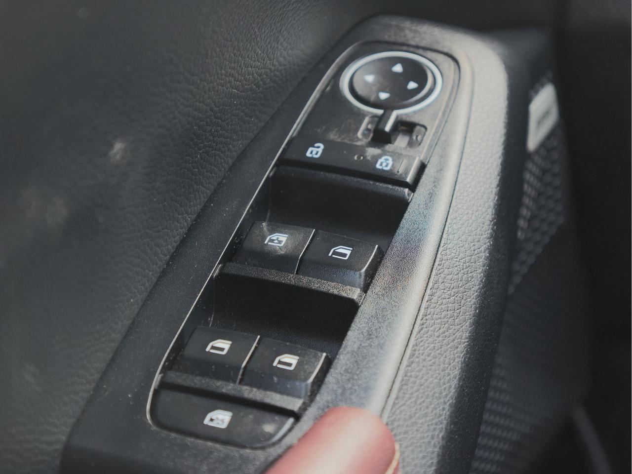 2023 Kia Seltos SX AWD   HUD   Burgundy Leather   Cooled Seat Photo