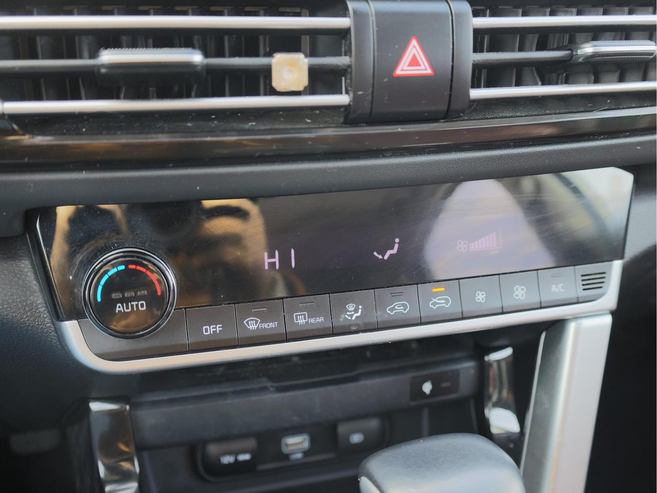 2023 Kia Seltos SX AWD   HUD   Burgundy Leather   Cooled Seat Photo