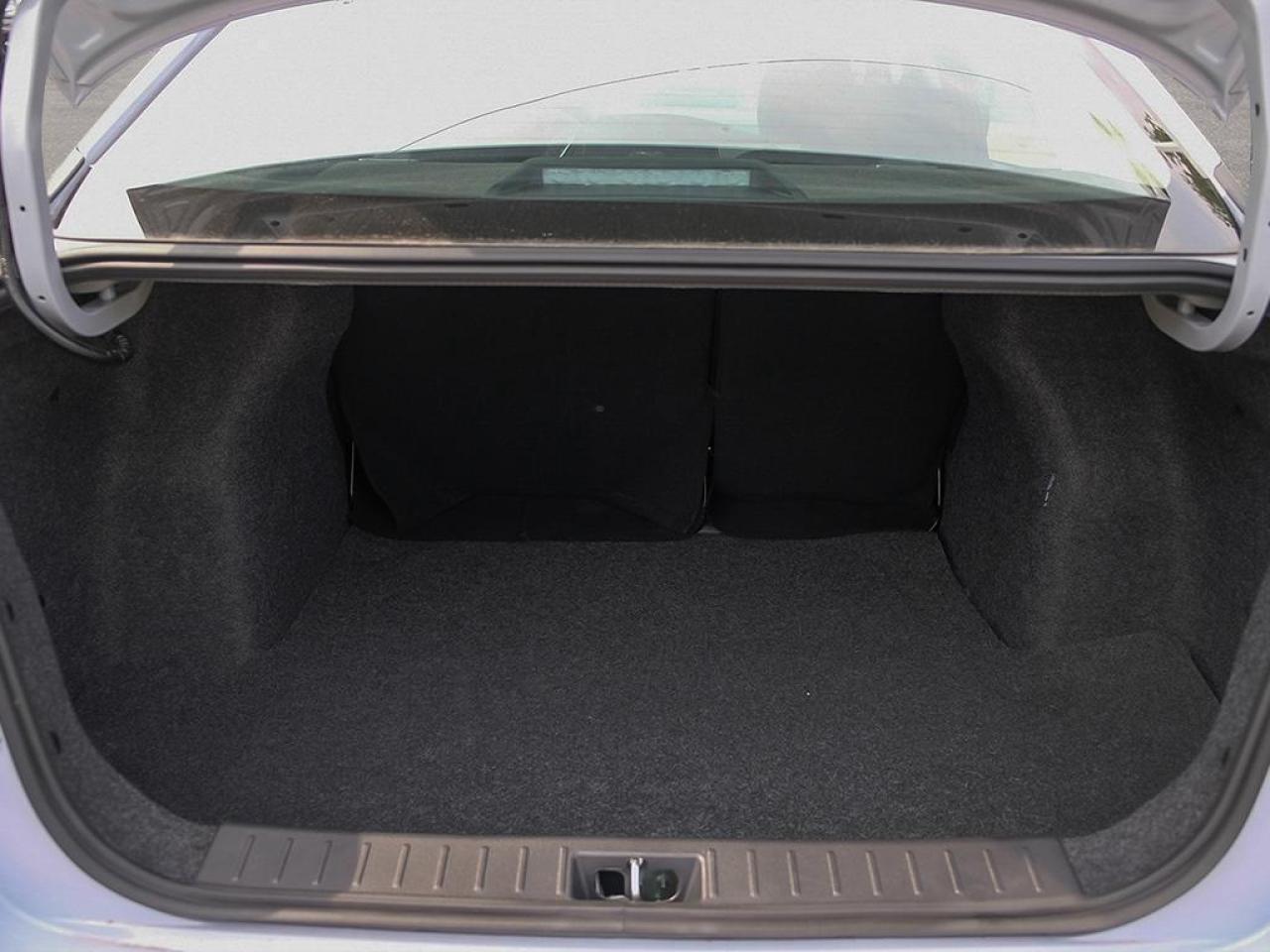 2025 Nissan Versa SR 4DR SEDAN Photo