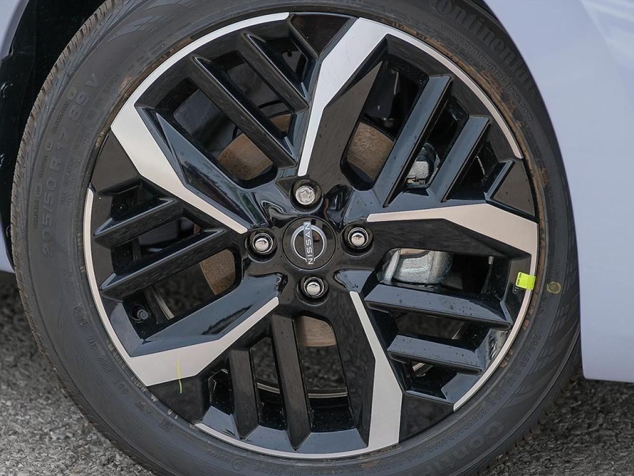 2025 Nissan Versa SR 4DR SEDAN Photo