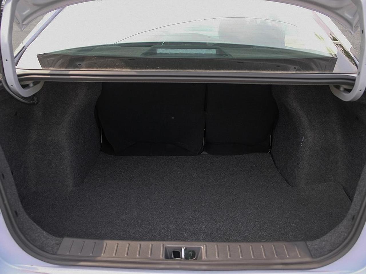 2025 Nissan Versa SR 4DR SEDAN Photo