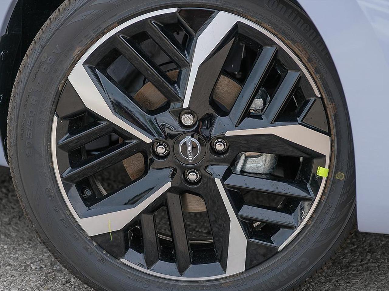 2025 Nissan Versa SR 4DR SEDAN Photo