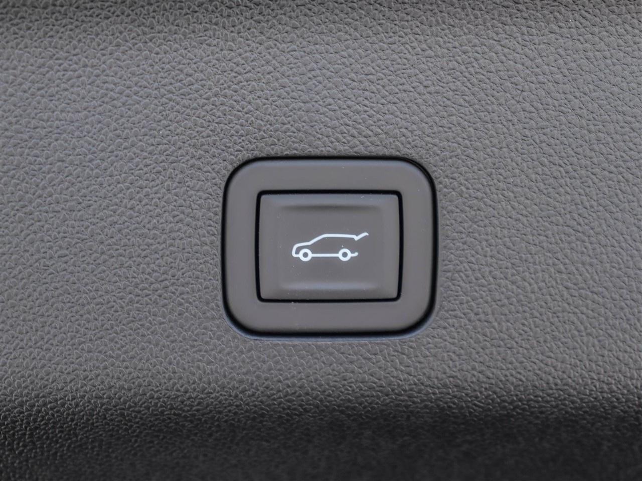 2025 Chevrolet Tahoe 4WD 4dr Premier Photo