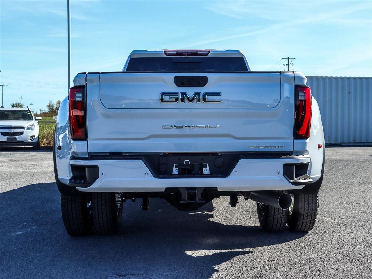 2026 GMC Sierra 3500HD 4WD Crew Cab Long Box Denali Ultimate Photo3