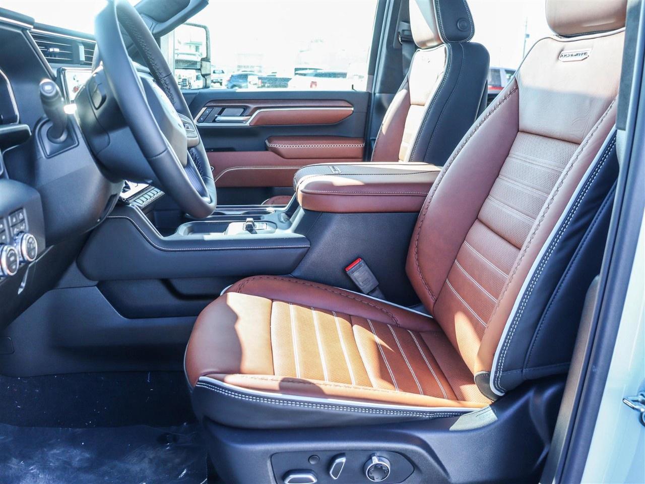 2026 GMC Sierra 3500HD 4WD Crew Cab Long Box Denali Ultimate Photo