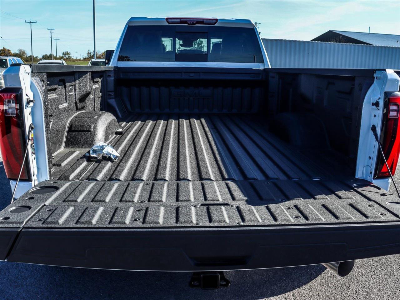 2026 GMC Sierra 3500HD 4WD Crew Cab Long Box Denali Ultimate Photo