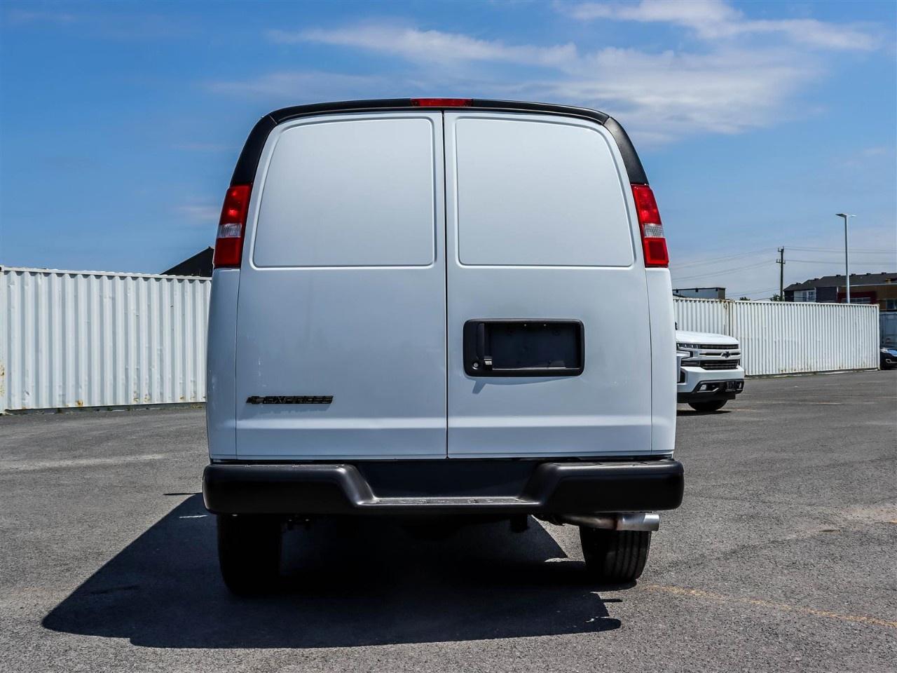 2025 Chevrolet Express Cargo Van 2500 Extended Wheelbase Rear-Wheel Drive Photo