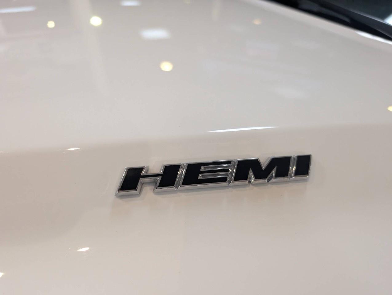 2016 Dodge Challenger 2DR CPE R/T Photo4