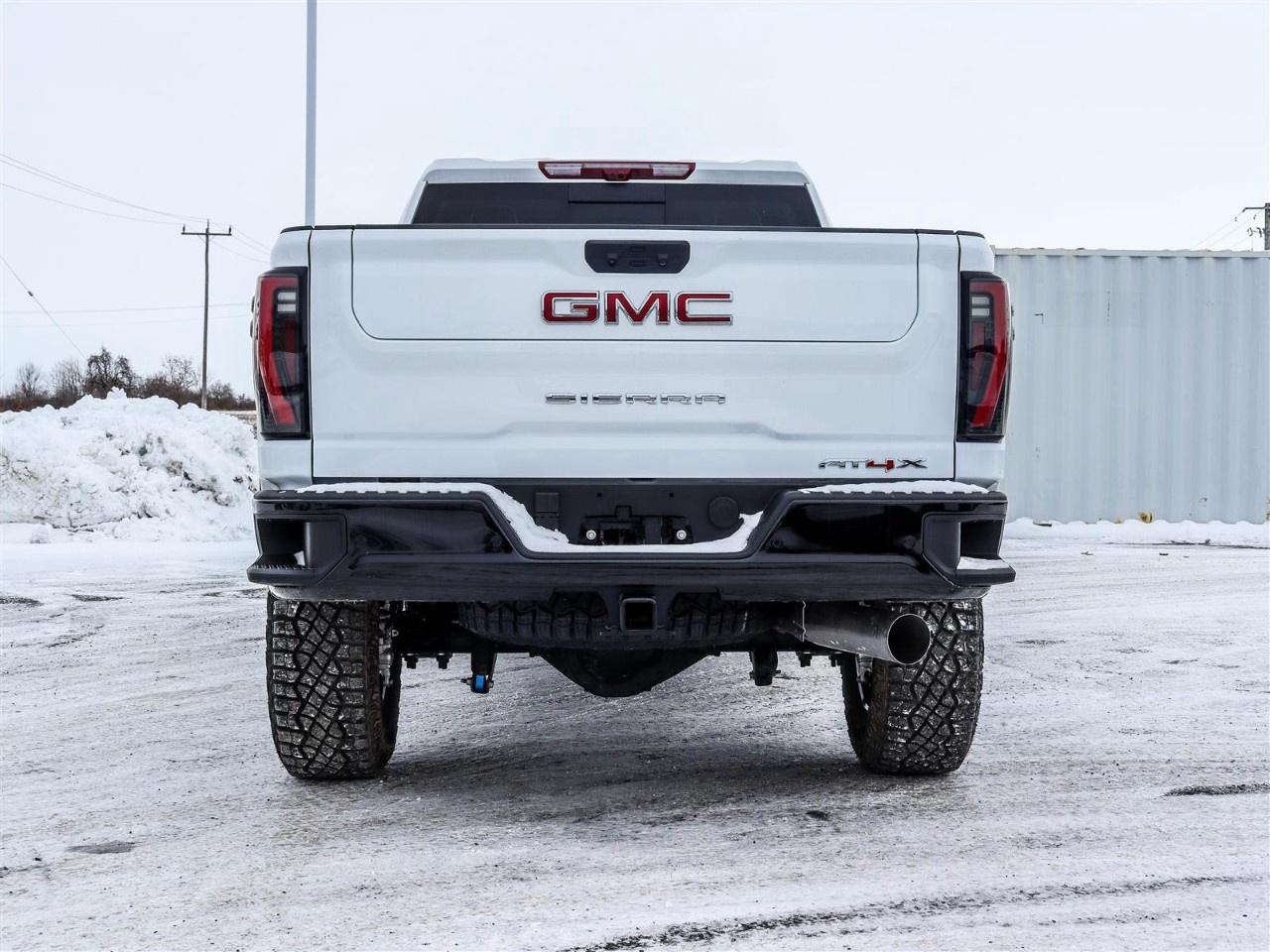2026 GMC SIERRA 2500HD Crew Cab Standard Box 4-Wheel Drive AT4X Photo3