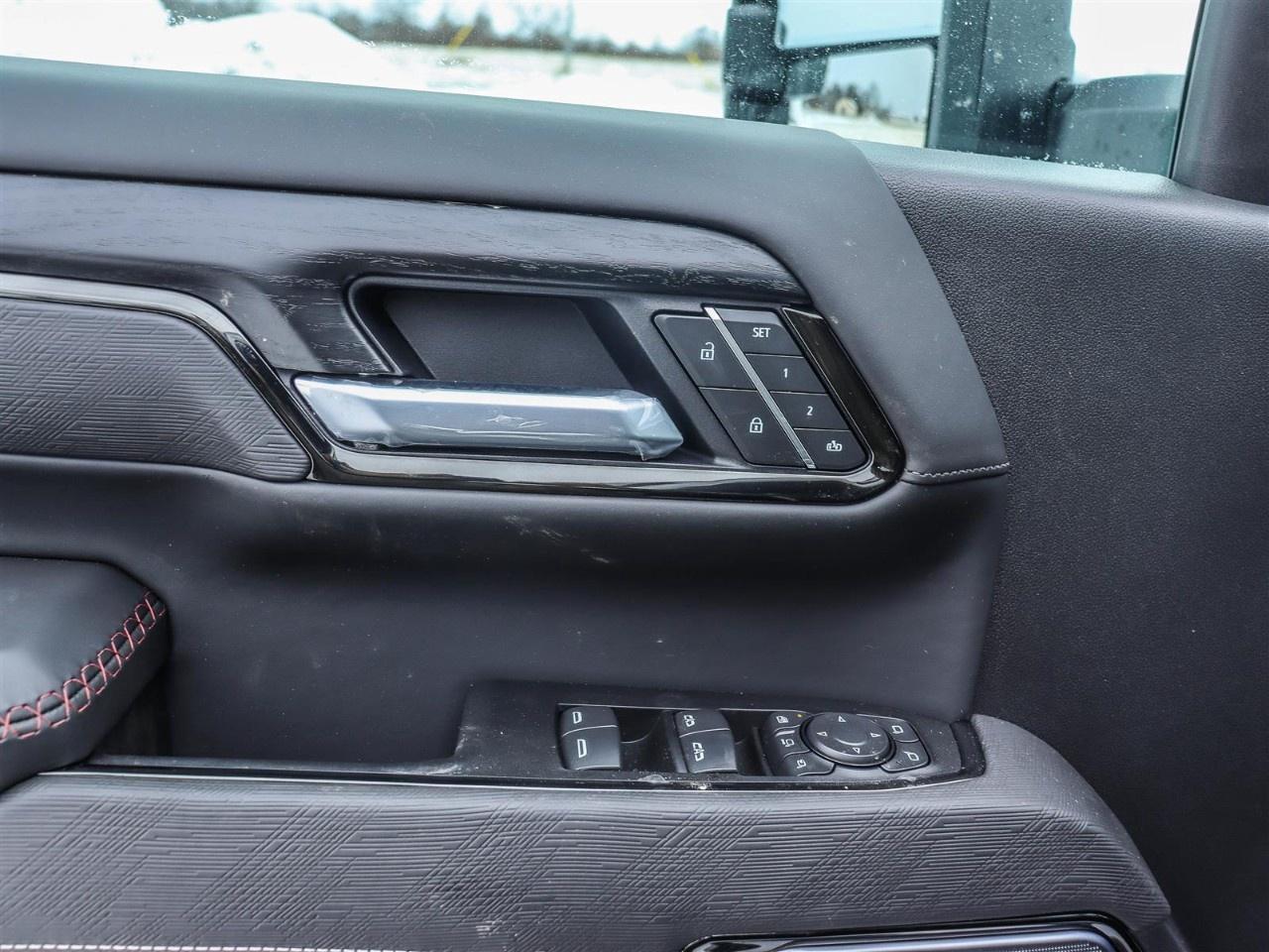 2026 GMC SIERRA 2500HD Crew Cab Standard Box 4-Wheel Drive AT4X Photo