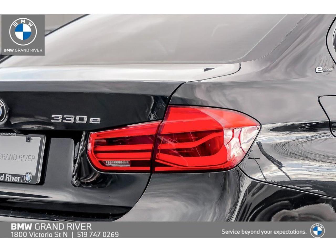 2018 BMW 330e Base 4dr Rear-Wheel Drive Sedan Photo4
