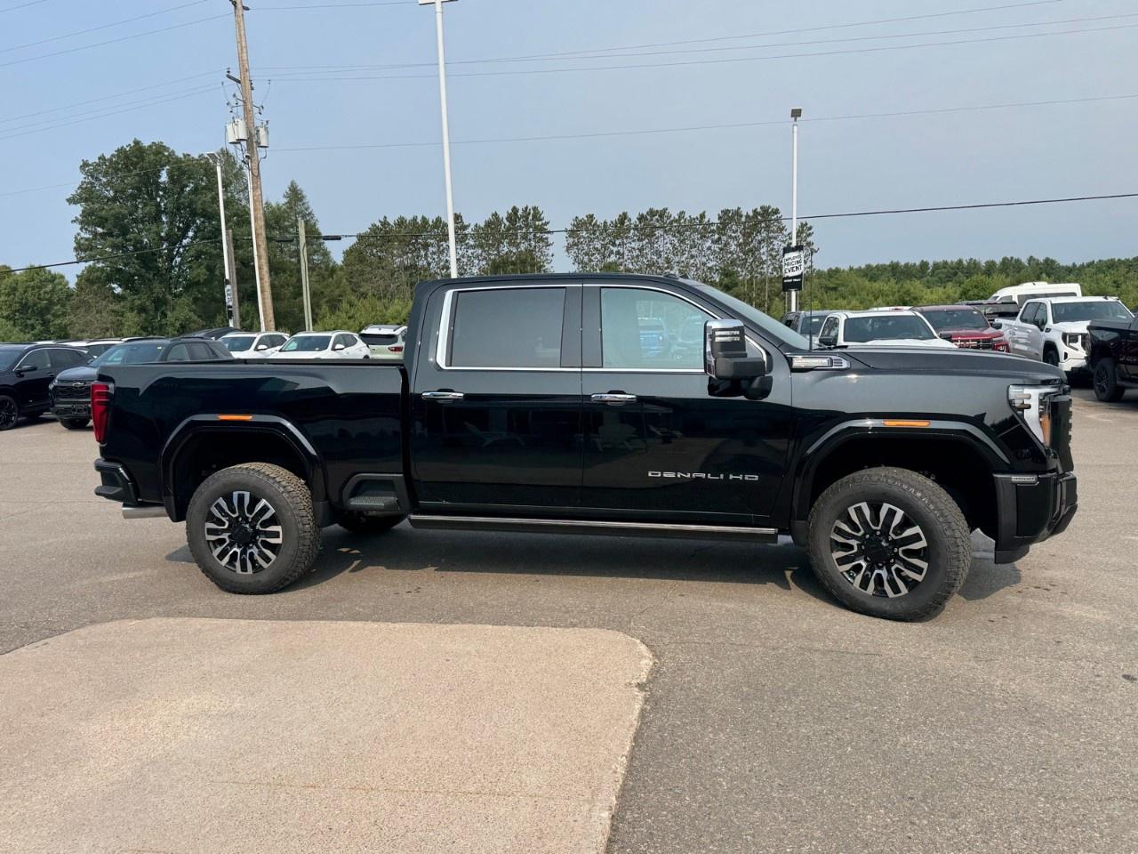 2025 GMC Sierra 3500HD 4WD Crew Cab Standard Box Denali Ultimate Photo