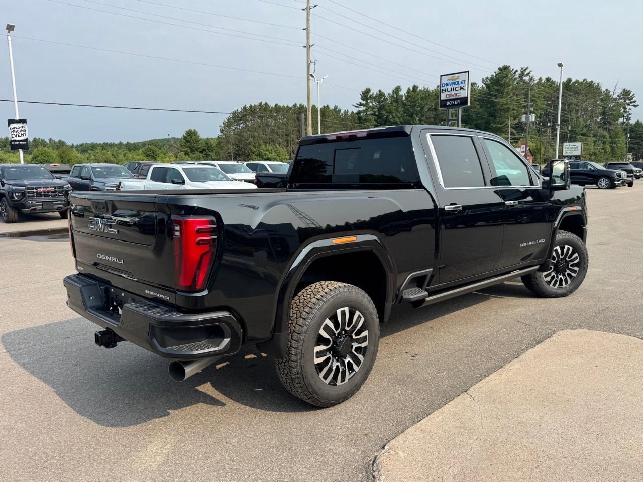 2025 GMC Sierra 3500HD 4WD Crew Cab Standard Box Denali Ultimate Photo4