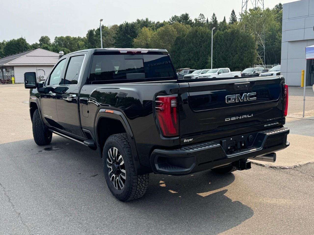 2025 GMC Sierra 3500HD 4WD Crew Cab Standard Box Denali Ultimate Photo