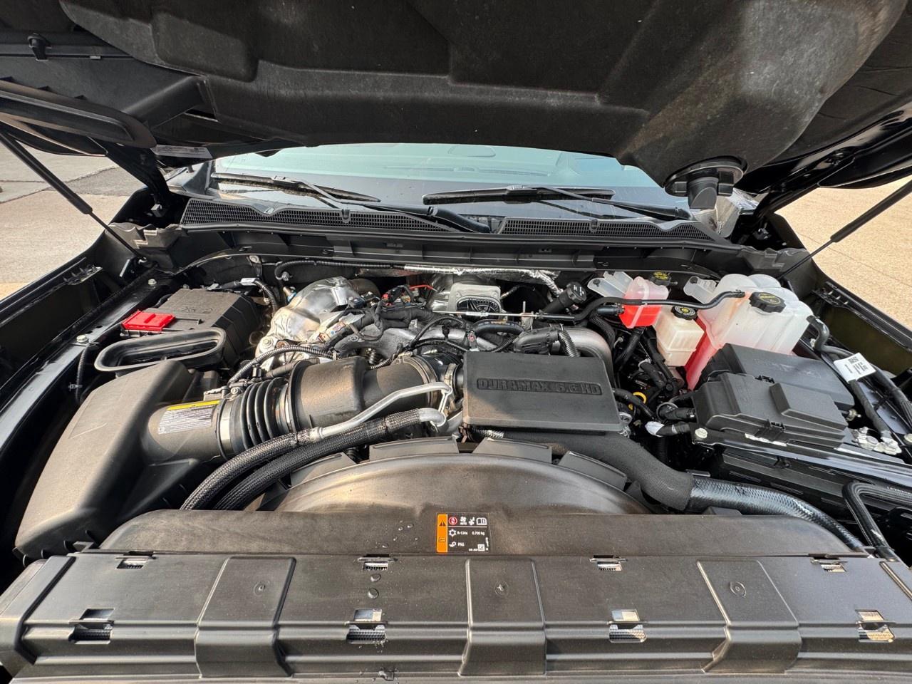 2025 GMC Sierra 3500HD 4WD Crew Cab Standard Box Denali Ultimate Photo