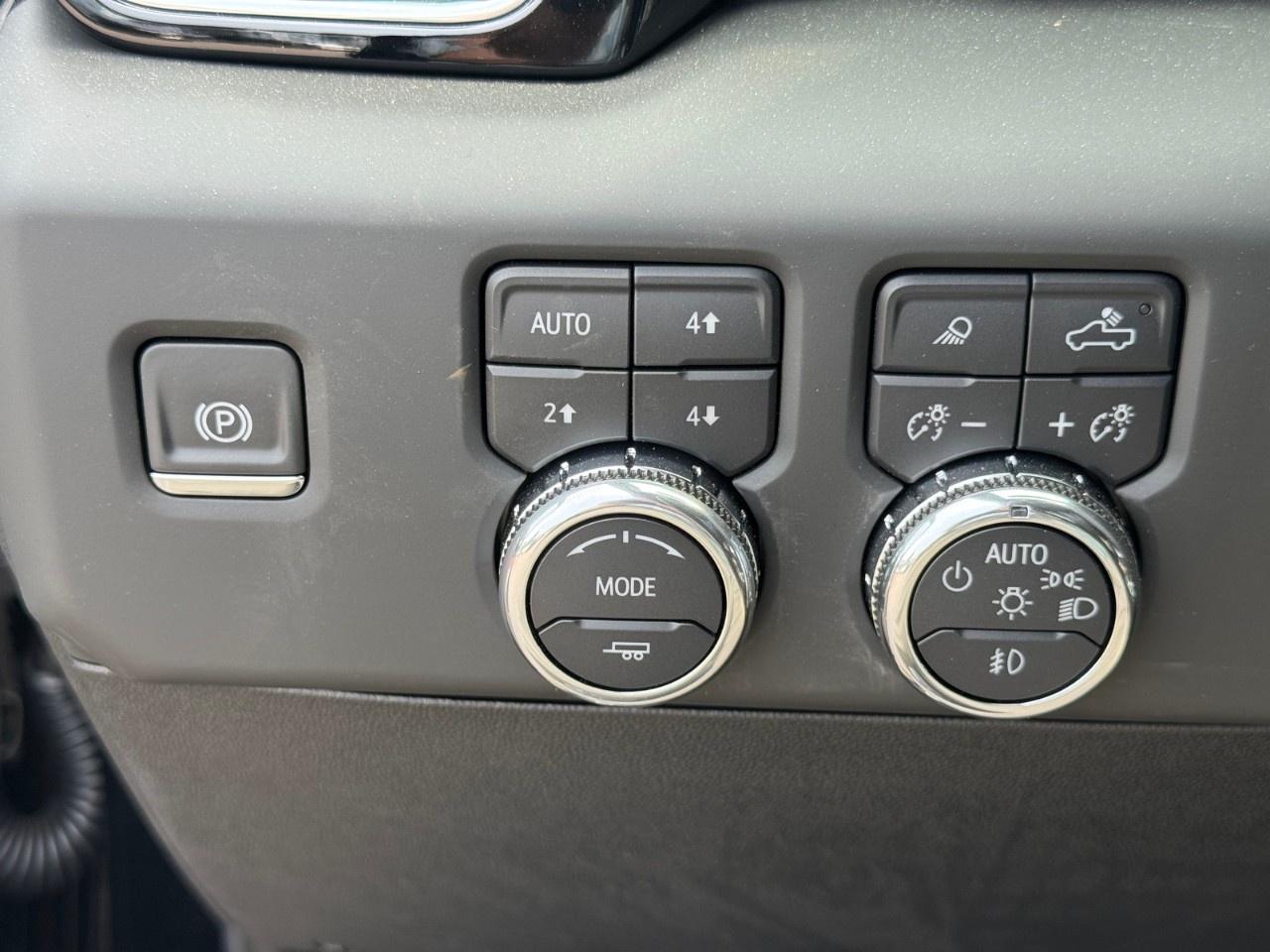 2025 GMC Sierra 3500HD 4WD Crew Cab Standard Box Denali Ultimate Photo