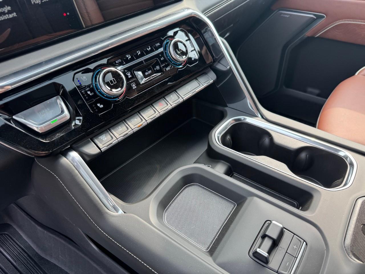 2025 GMC Sierra 3500HD 4WD Crew Cab Standard Box Denali Ultimate Photo