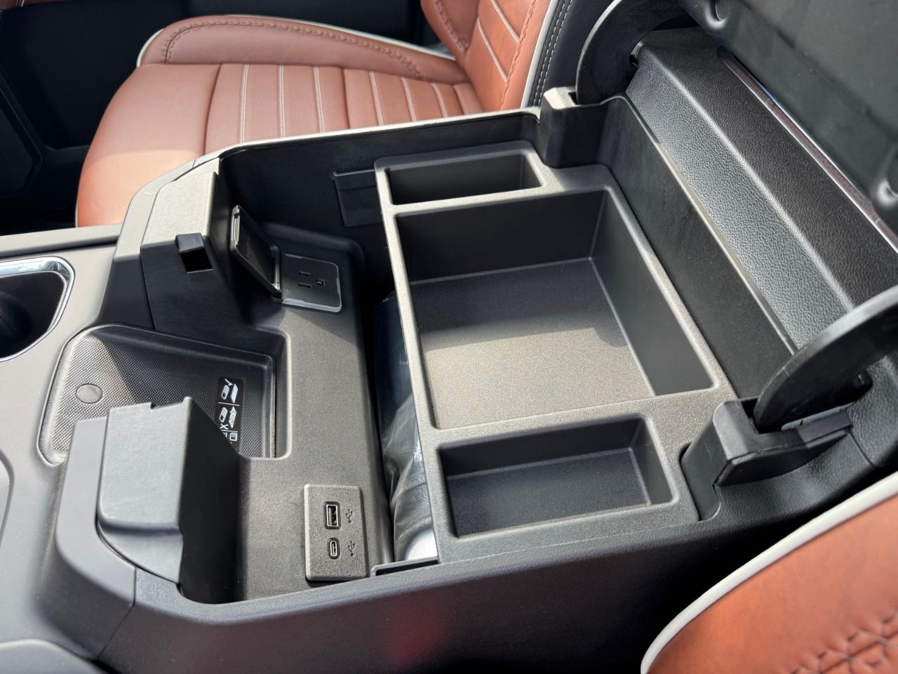 2025 GMC Sierra 3500HD 4WD Crew Cab Standard Box Denali Ultimate Photo