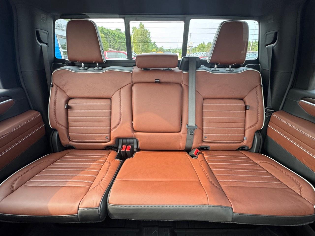 2025 GMC Sierra 3500HD 4WD Crew Cab Standard Box Denali Ultimate Photo