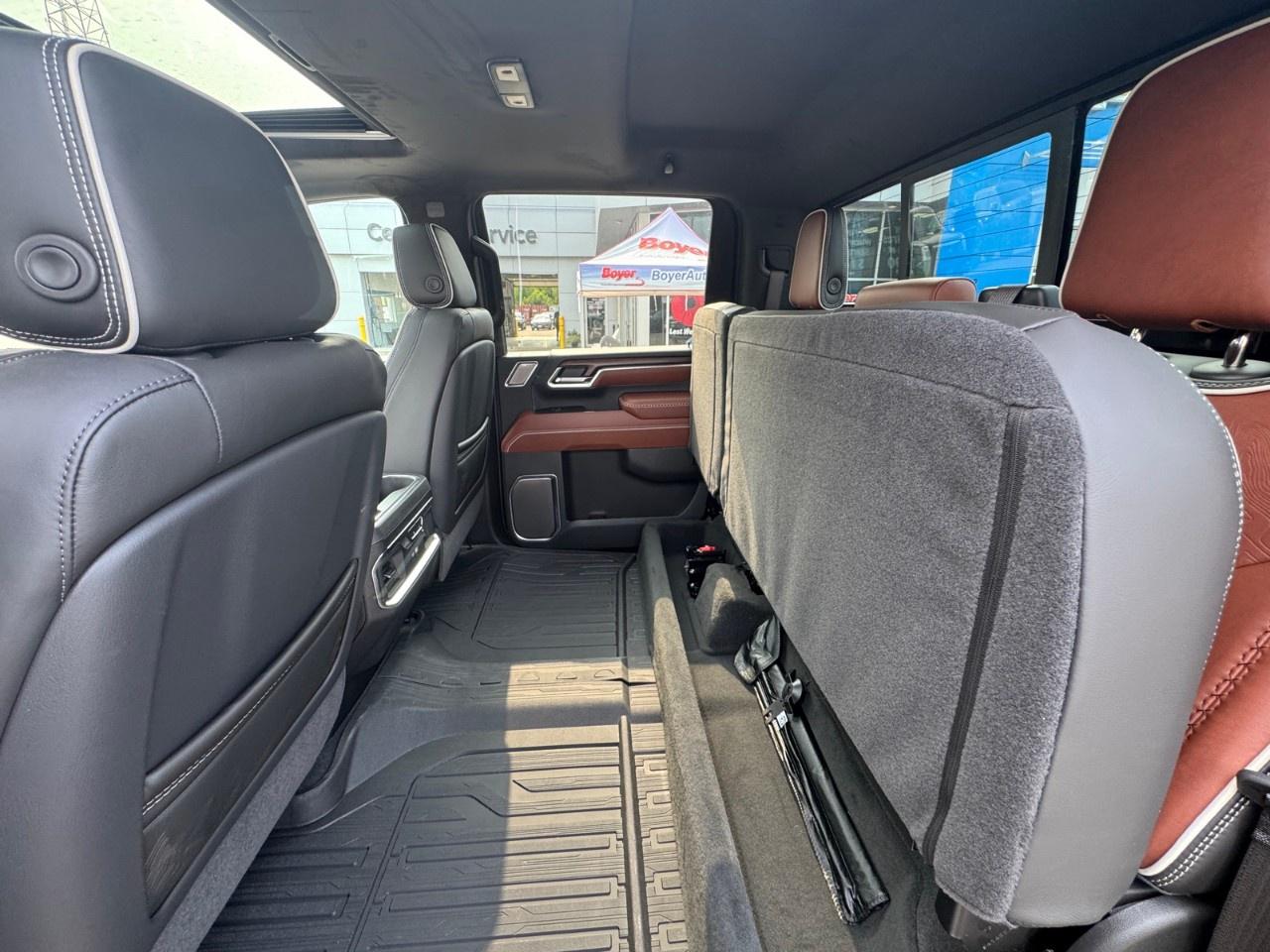 2025 GMC Sierra 3500HD 4WD Crew Cab Standard Box Denali Ultimate Photo