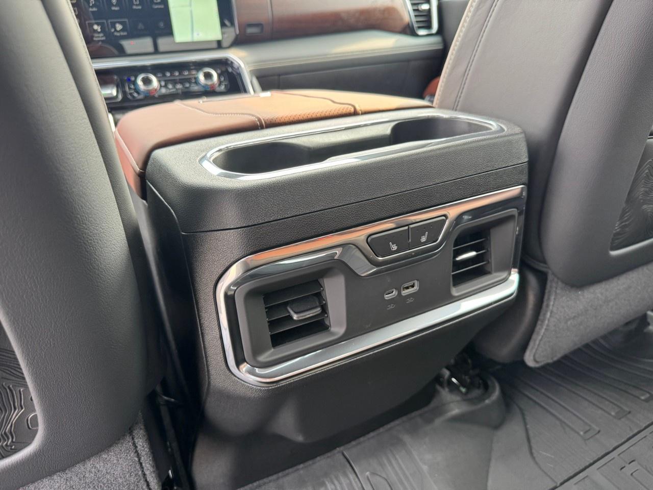 2025 GMC Sierra 3500HD 4WD Crew Cab Standard Box Denali Ultimate Photo