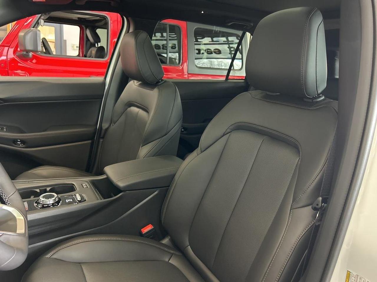 2026 Jeep Cherokee Laredo/Limited 4dr 4x4 Photo