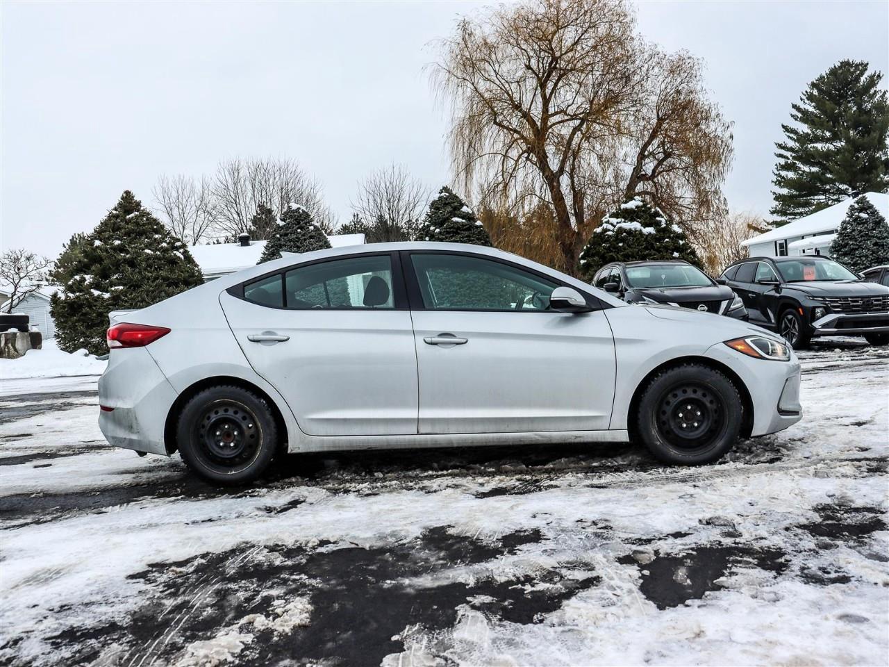 2017 Hyundai Elantra GL (A6) 4dr Sedan Photo2