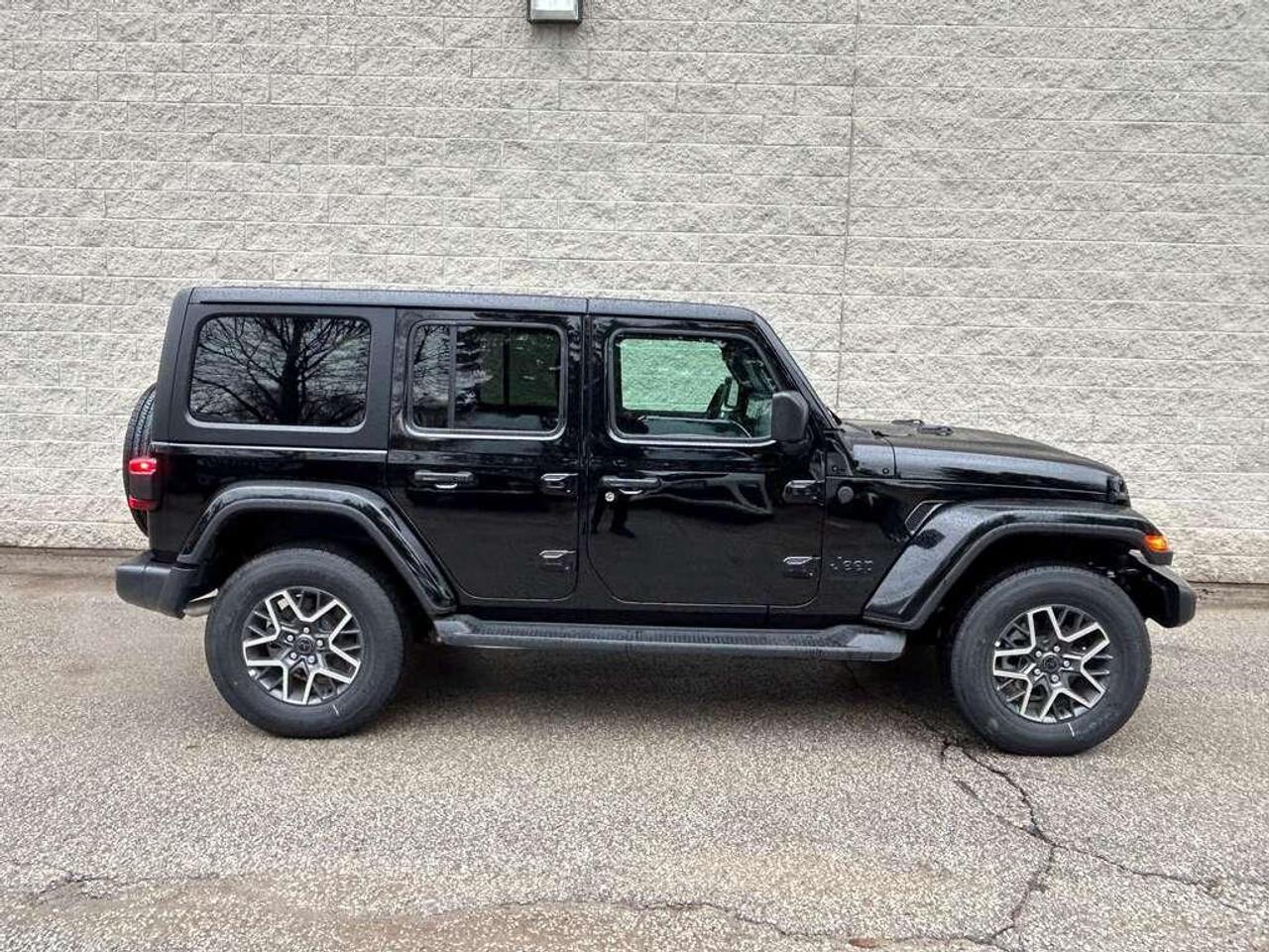 2026 Jeep Wrangler SAHARA 4DR 4X4 Photo