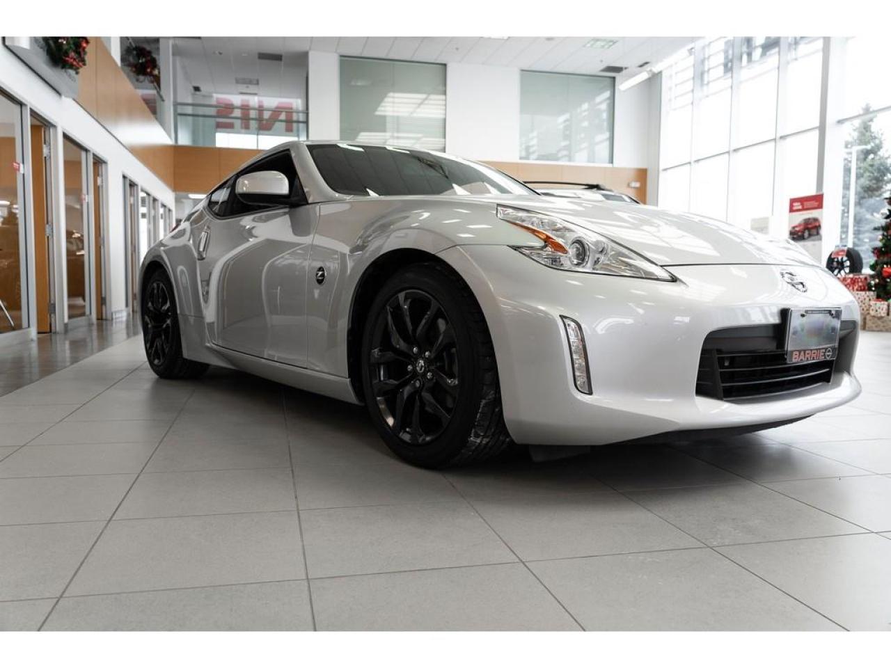 2017 Nissan 370Z Base (M6) 2dr Rear-Wheel Drive Coupe Photo2