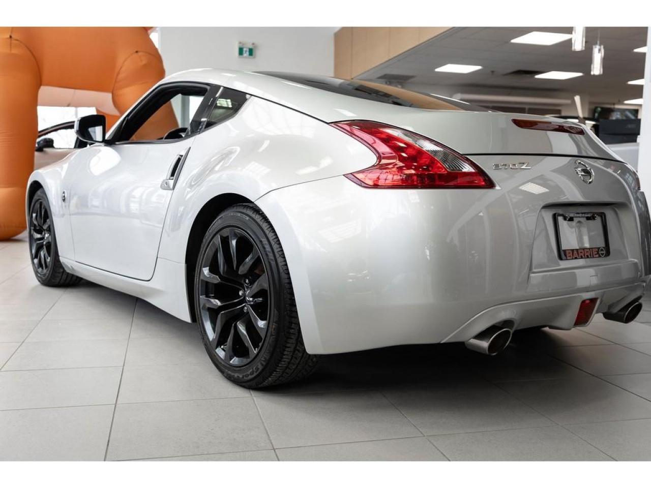 2017 Nissan 370Z Base (M6) 2dr Rear-Wheel Drive Coupe Photo3
