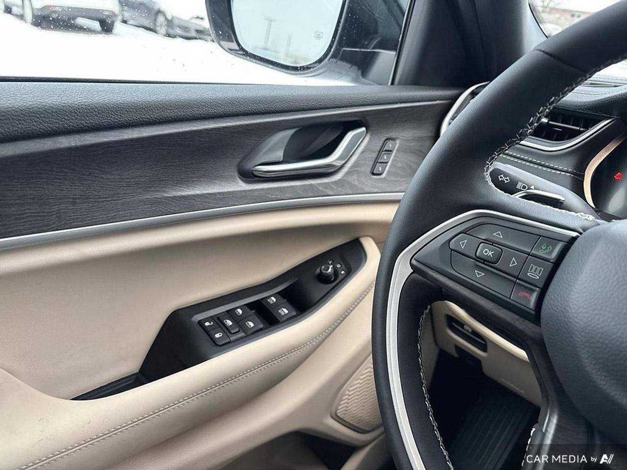 2025 Jeep Grand Cherokee L Limited 4dr 4x4 Photo