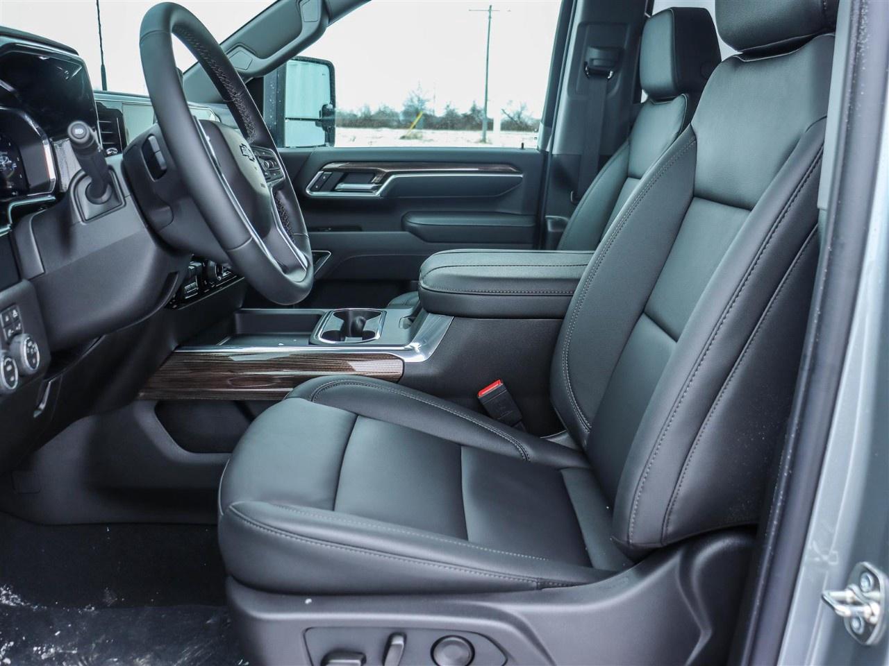 2026 Chevrolet Silverado 3500HD 4WD Crew Cab Standard Box LT Photo