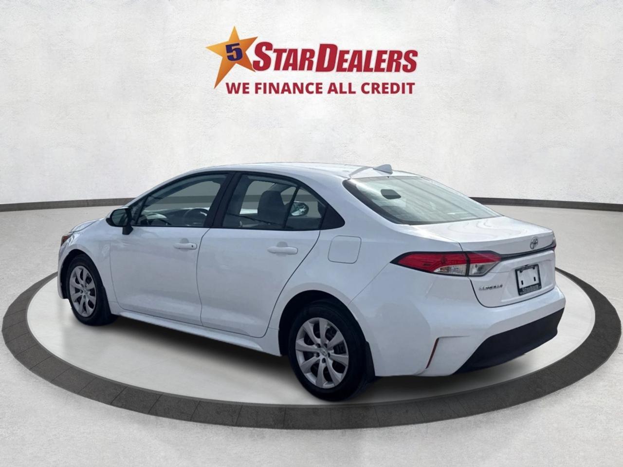 2023 Toyota Corolla LE HEATED SEATS MINT! WE FINANCE ALL CREDIT! Photo4