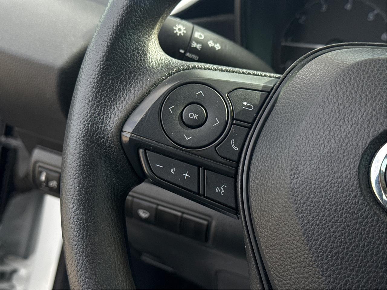 2023 Toyota Corolla LE HEATED SEATS MINT! WE FINANCE ALL CREDIT! Photo