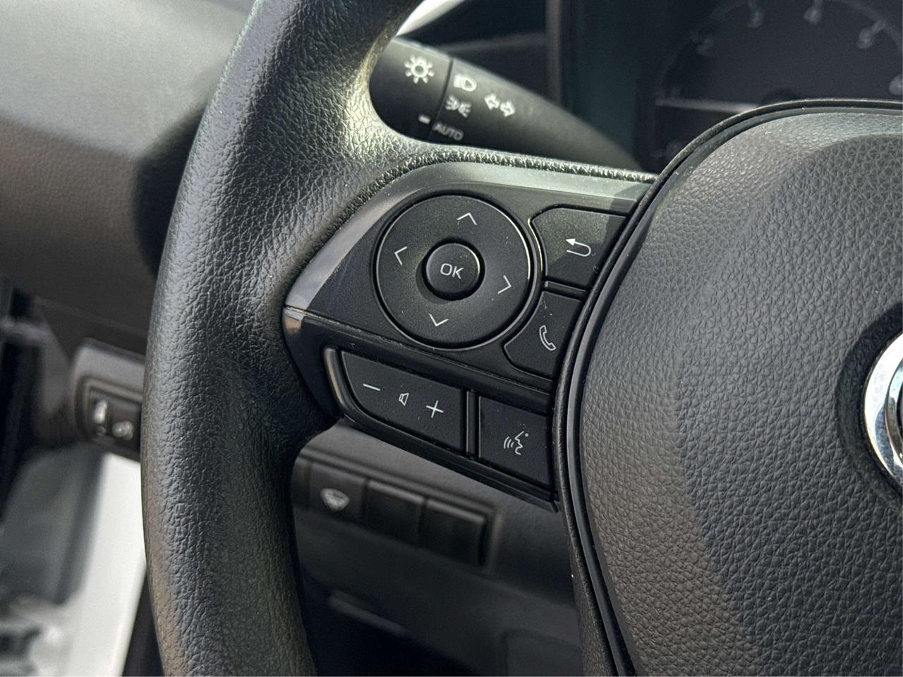 2023 Toyota Corolla LE HEATED SEATS MINT! WE FINANCE ALL CREDIT! Photo