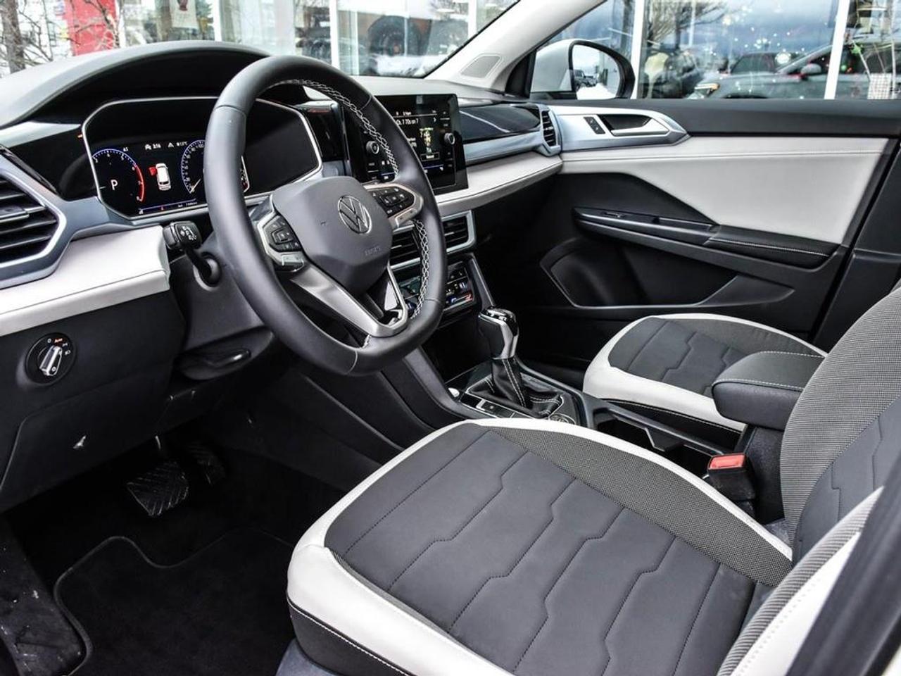 2025 Volkswagen Taos Comfortline 4dr All-Wheel Drive 4MOTION Photo