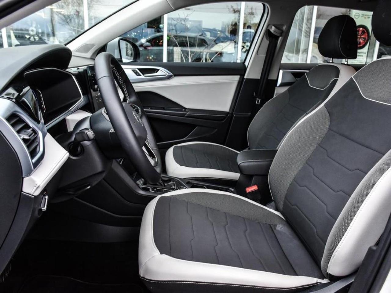 2025 Volkswagen Taos Comfortline 4dr All-Wheel Drive 4MOTION Photo