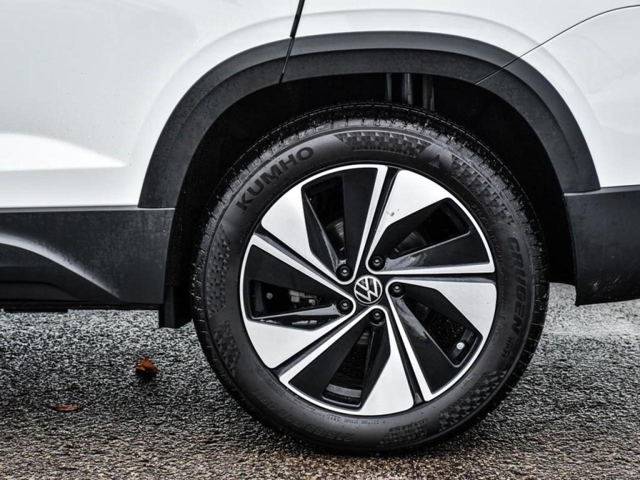 2025 Volkswagen Taos Comfortline 4dr All-Wheel Drive 4MOTION Photo