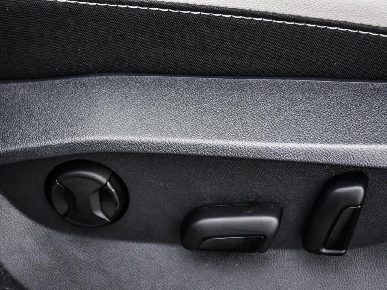 2025 Volkswagen Taos Comfortline 4dr All-Wheel Drive 4MOTION Photo