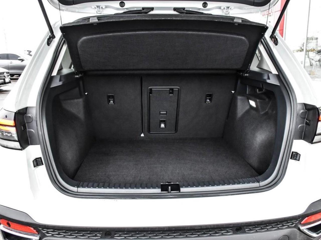 2025 Volkswagen Taos Comfortline 4dr All-Wheel Drive 4MOTION Photo