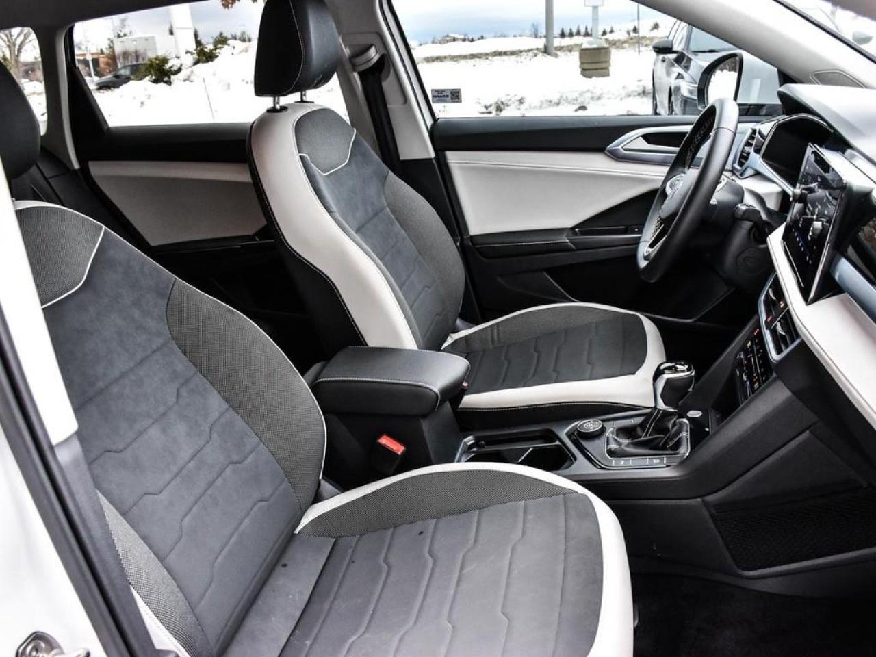 2025 Volkswagen Taos Comfortline 4dr All-Wheel Drive 4MOTION Photo