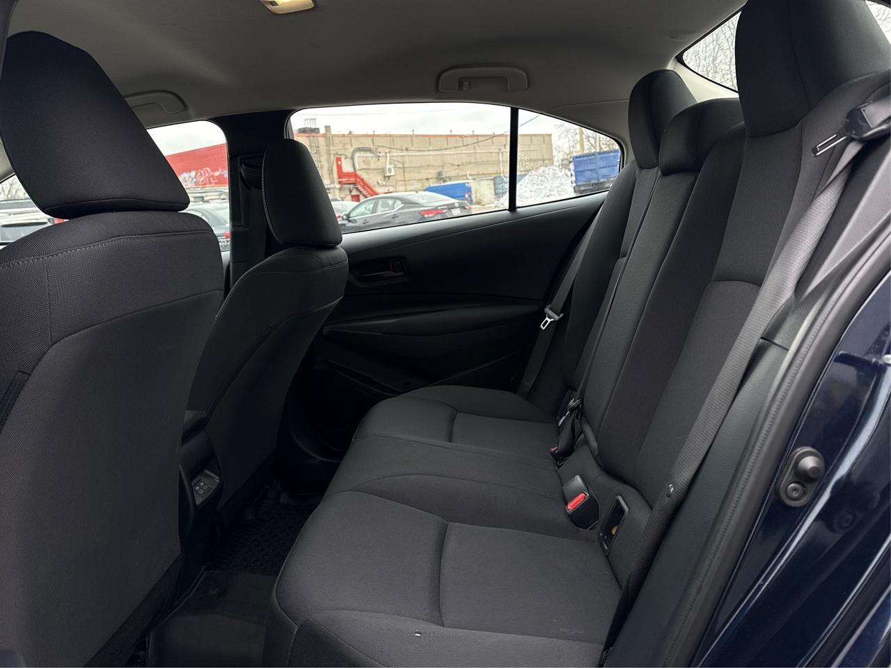 2023 Toyota Corolla LE CLEAN LOW KM MUST SEE WE FINANCE ALL CREDIT! Photo