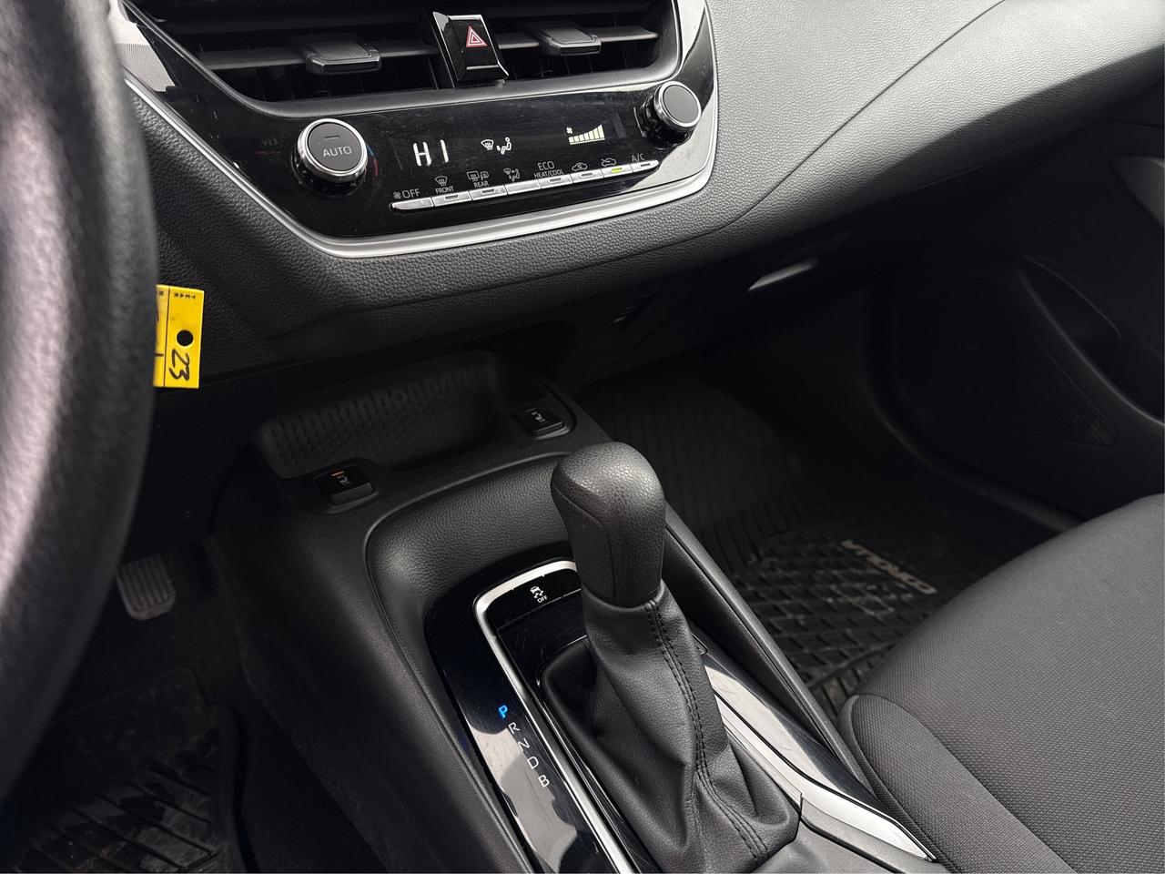 2023 Toyota Corolla LE CLEAN LOW KM MUST SEE WE FINANCE ALL CREDIT! Photo